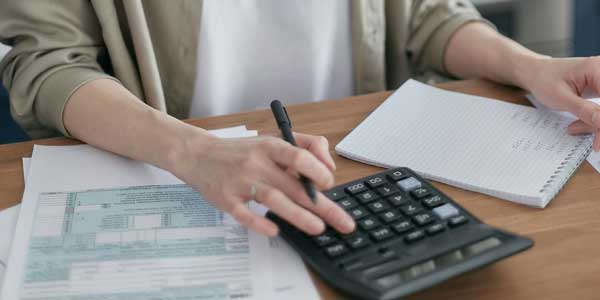 payer les taxes de douanes de la poste